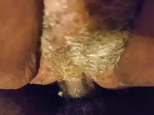 امرأة سمراء عاطفية م ...