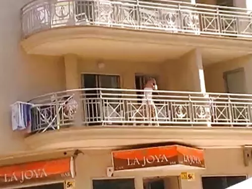 جمالية شابة سمراء كو ...