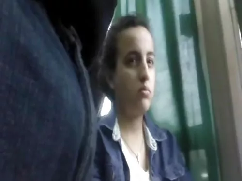 امرأة سمراء إلهية مو ...