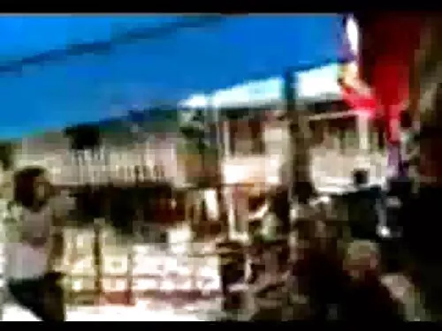 تظهر امرأة سمراء أجم ...